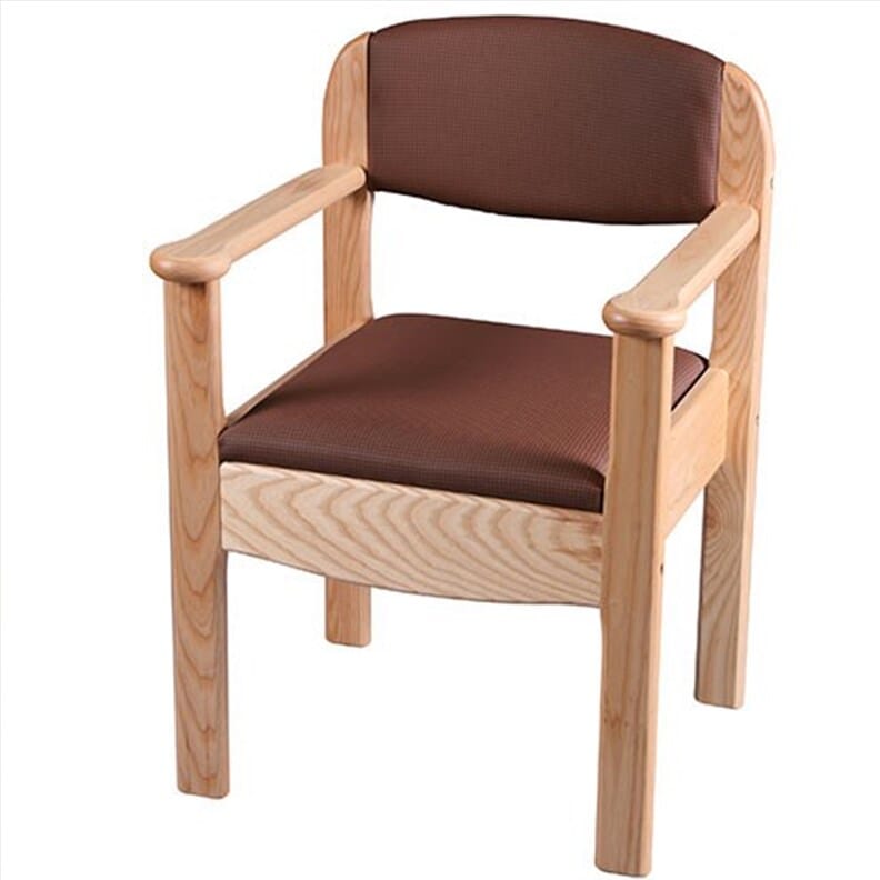 Chaises percées en bois