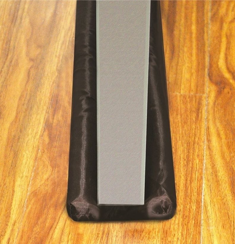 Bas de porte isolant