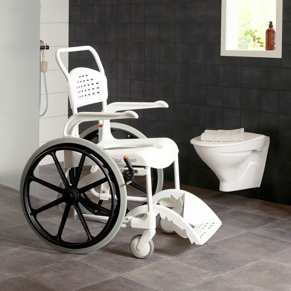 Chaise de douche autopropulsée Etac Clean