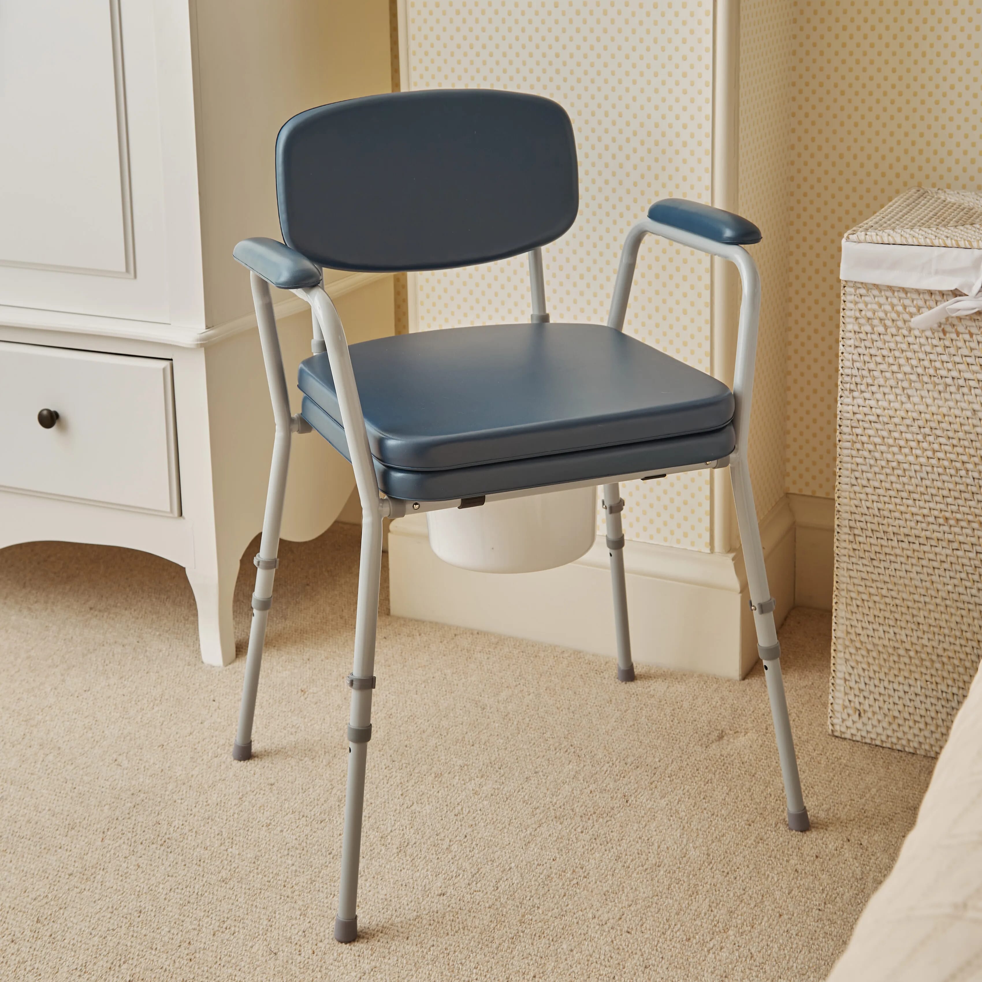 Chaise percée Comfy