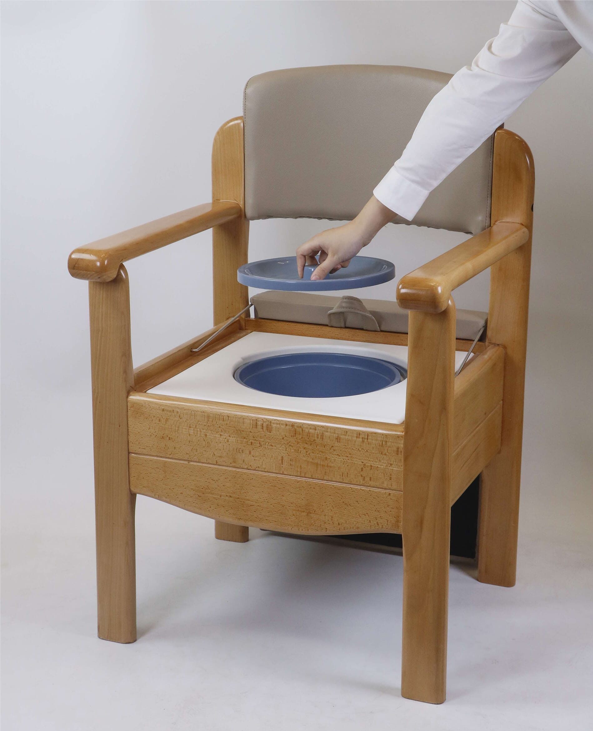 Chaise percée de luxe en bois