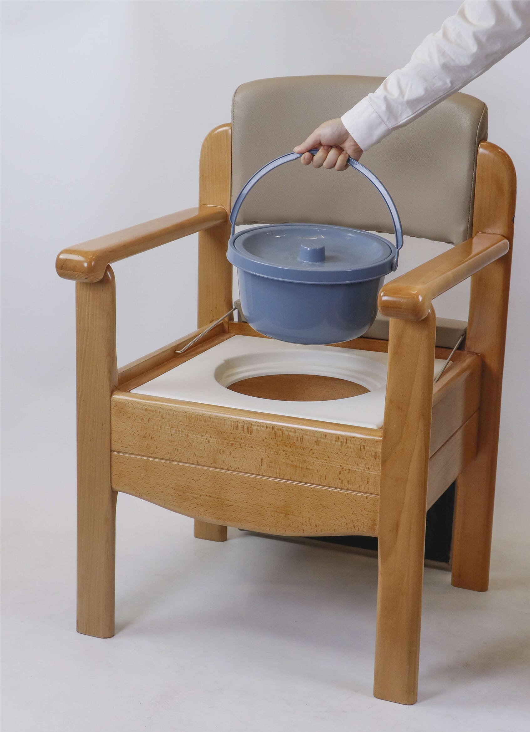 Chaise percée de luxe en bois