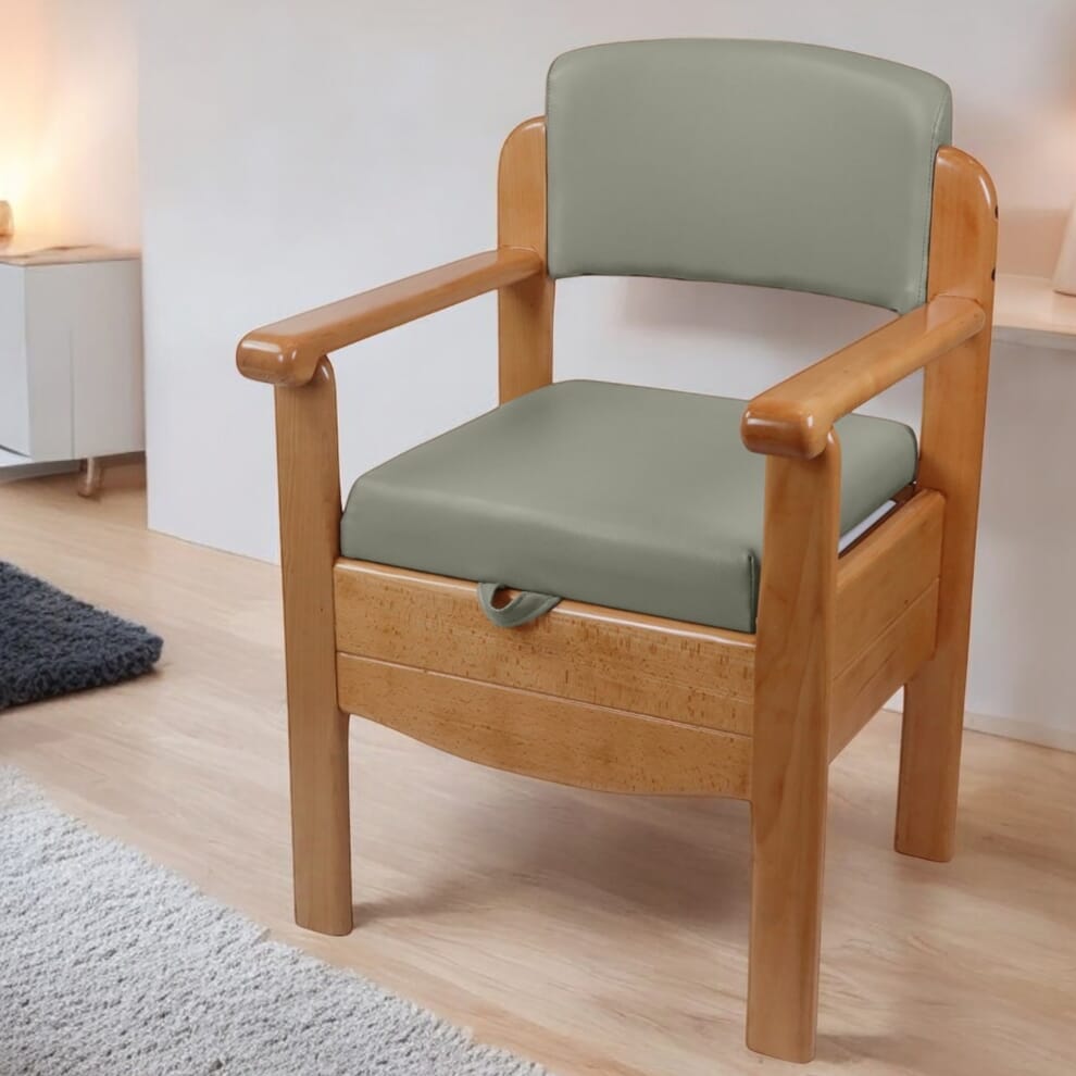 Chaise percée de luxe en bois