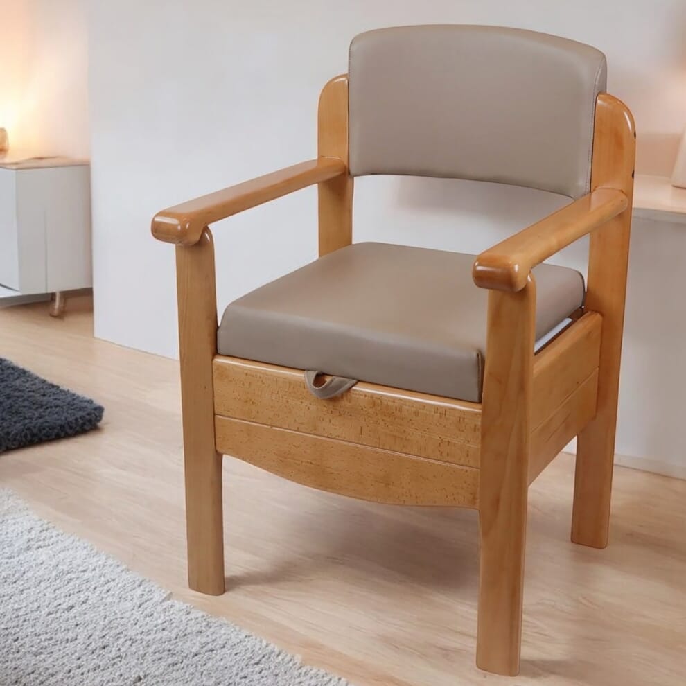 Chaise percée de luxe en bois