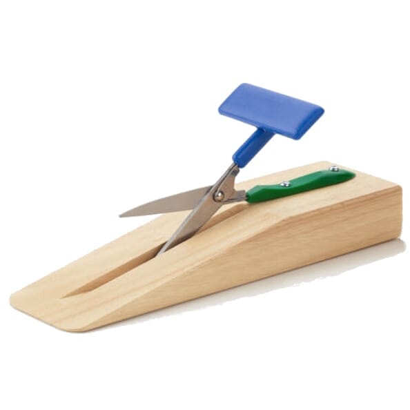 Ciseaux sur table bois