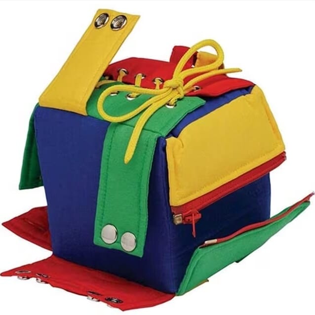 Cube d'apprentissage et de dextérité