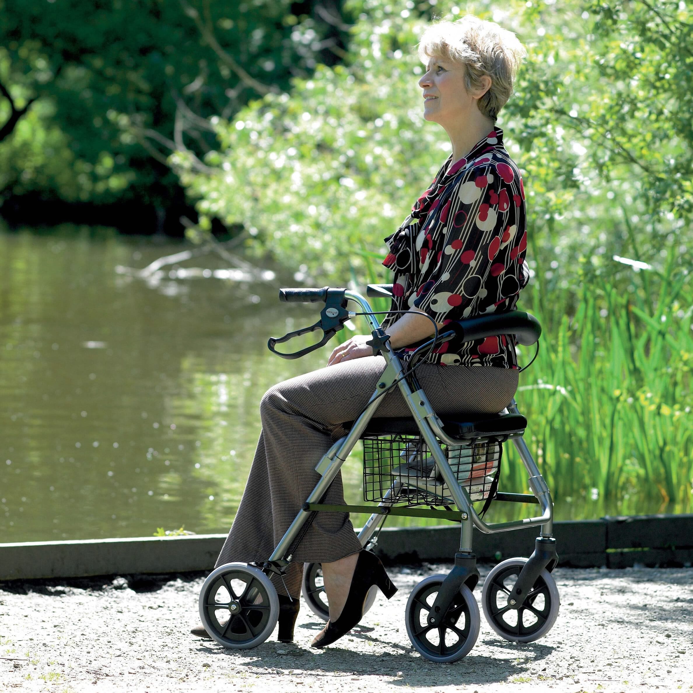 Déambulateur 4 roues avec siège - Homecraft Quartz