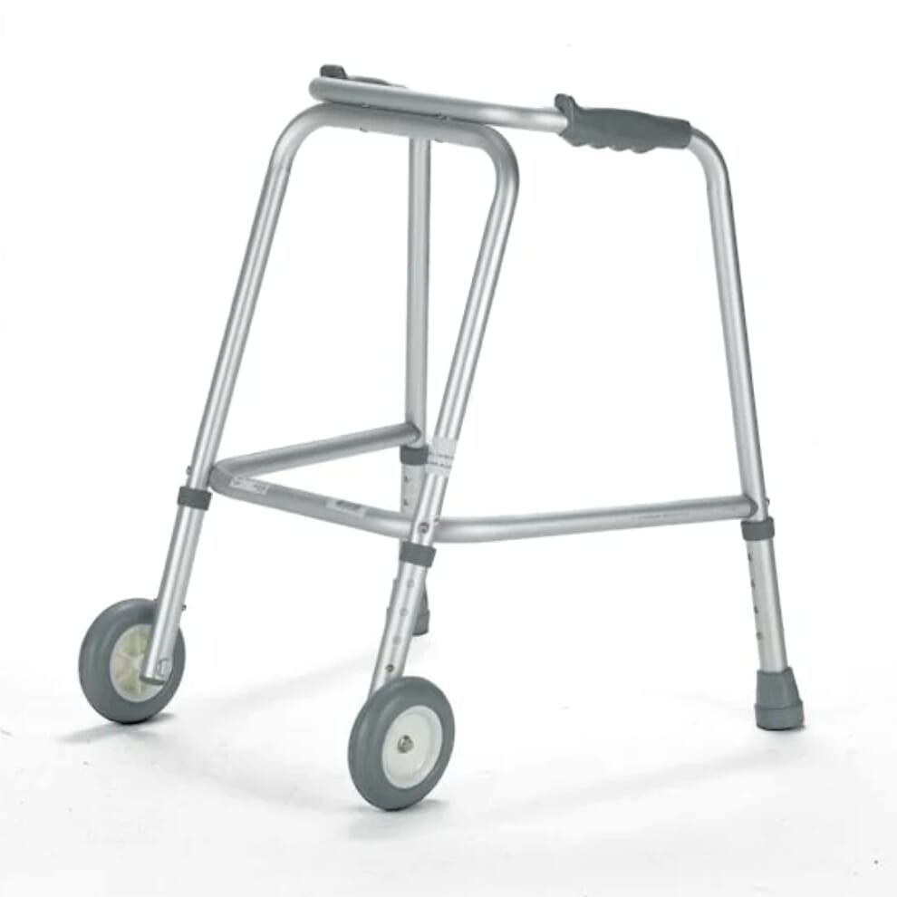 Déambulateur à roulettes pour enfant