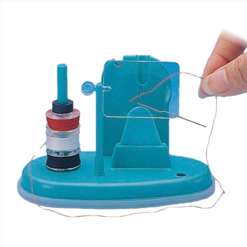 Enfile-aiguille ergonomique