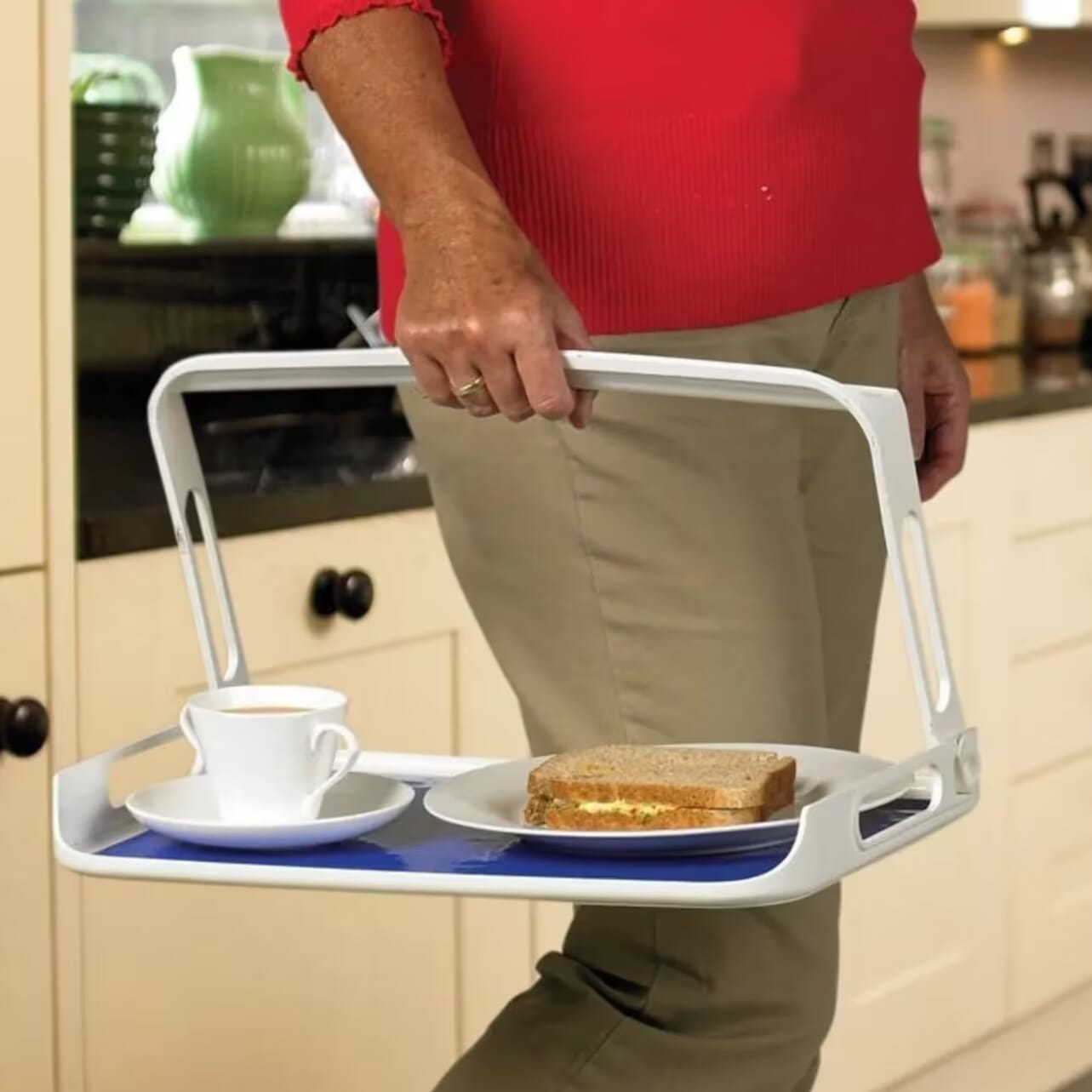 Plateau avec poignée de transport avec support anti-dérapant