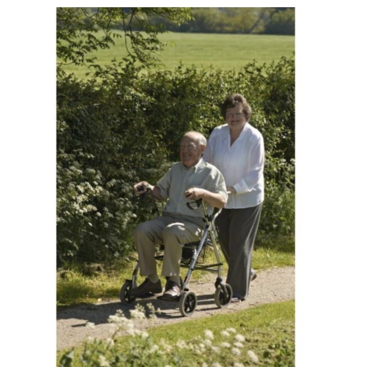 Rollator combiné avec siège de transfert