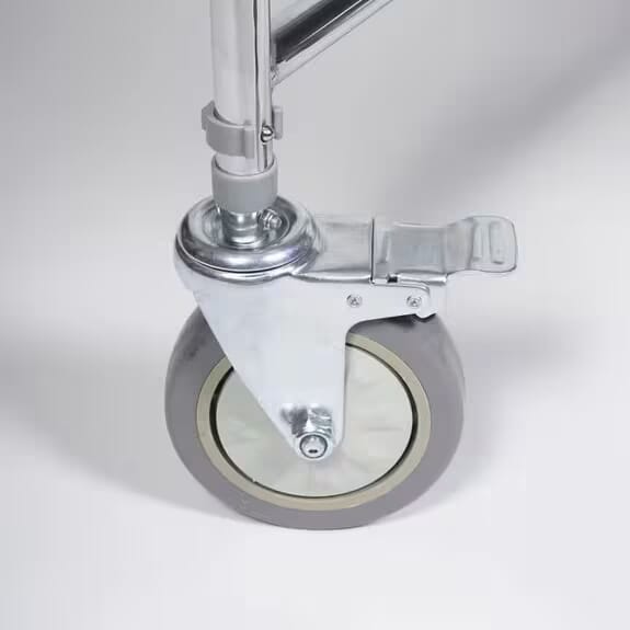 Chaise garde-robe roulante en chrome