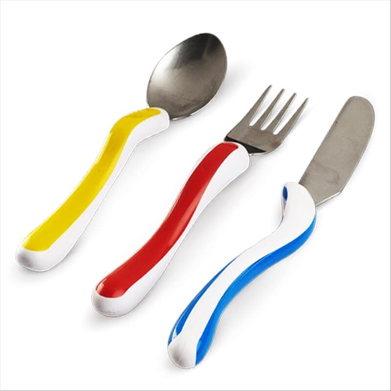 Une cuillère, une fourchette et un couteau à faciliter la prise de repas de  votre enfant.