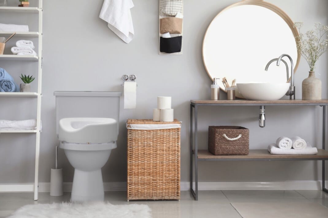 Siège de toilette surélevé incliné Ashby