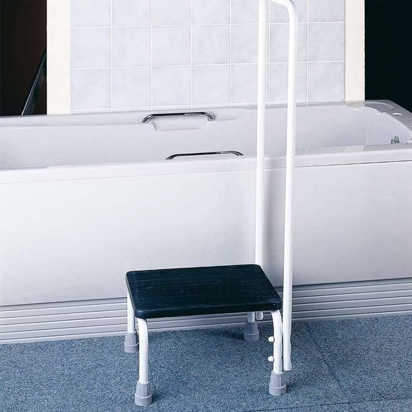 Tabouret polyvalent avec barre d'appui